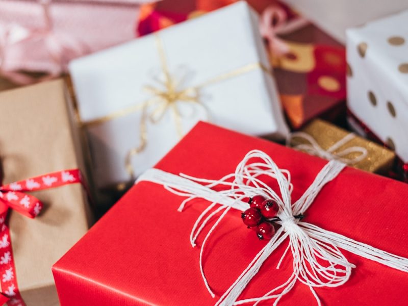 How Packaging Quietly Convinces You a Product is Premium
