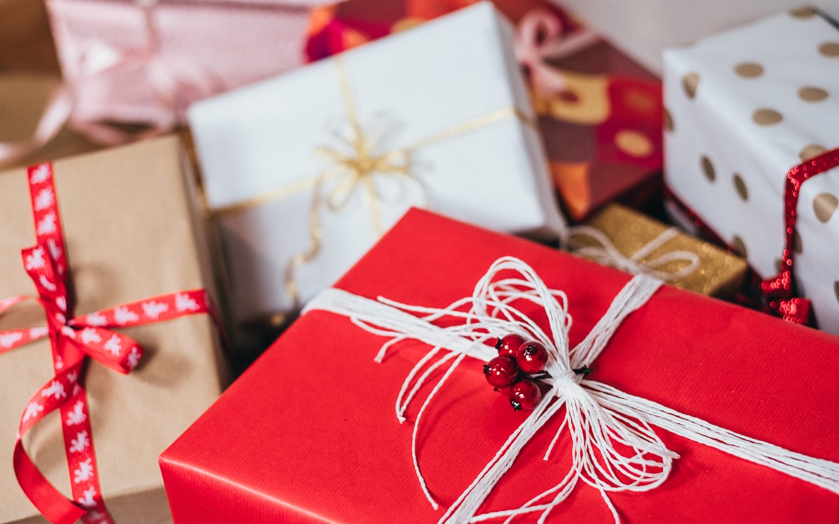 How Packaging Quietly Convinces You a Product is Premium